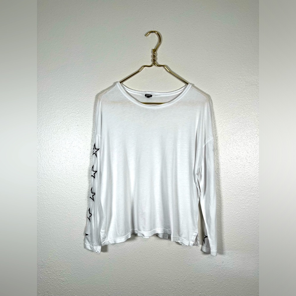Monrow white with black star detailed sleeves, long sleeve shirt size XS